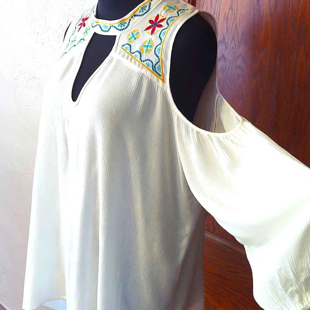 Living Doll Boho Cold Shoulder Floral Tunic - Picture 2 of 9
